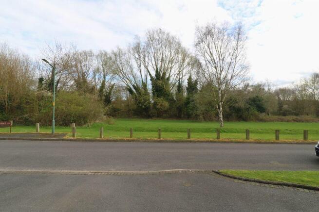 Fenbourne Close, Shelfield photo 4