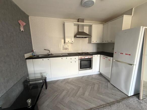 2 bed Apartment for sale Image 4