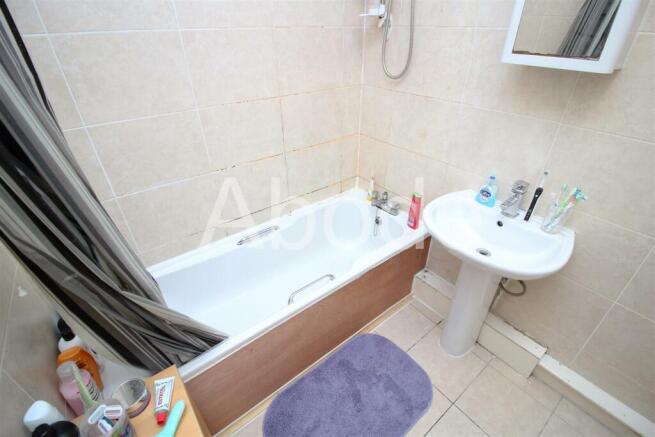 5 bed House to rent Image 5