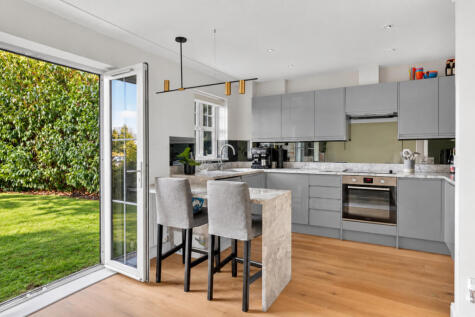 Thornbury Close, London, NW7