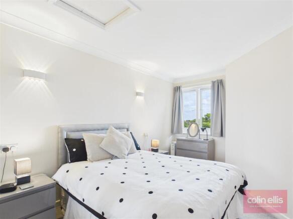 1 bed Flat for sale Image 8