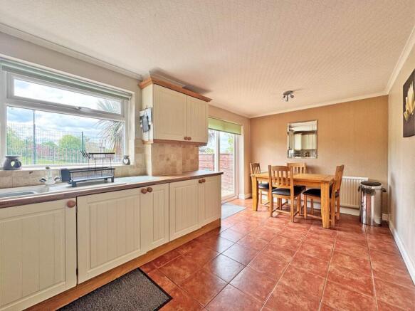 3 bed Semi-Detached for sale Image 4