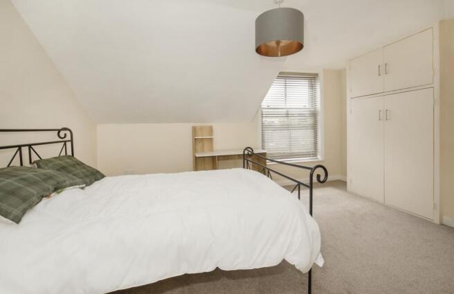 3 bed Flat to rent Image 11