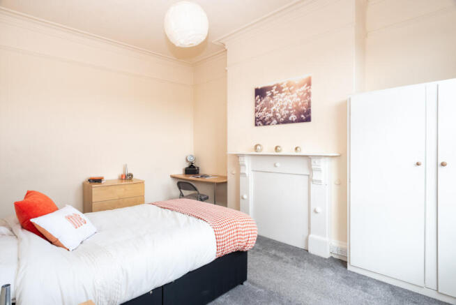 8 bed Terraced to rent Image 6