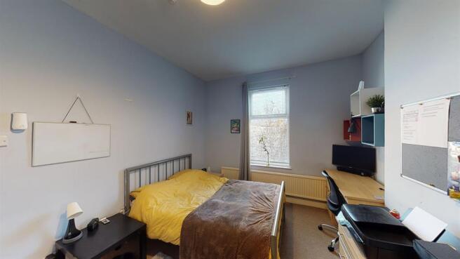 5 bed Semi-Detached for sale Image 7