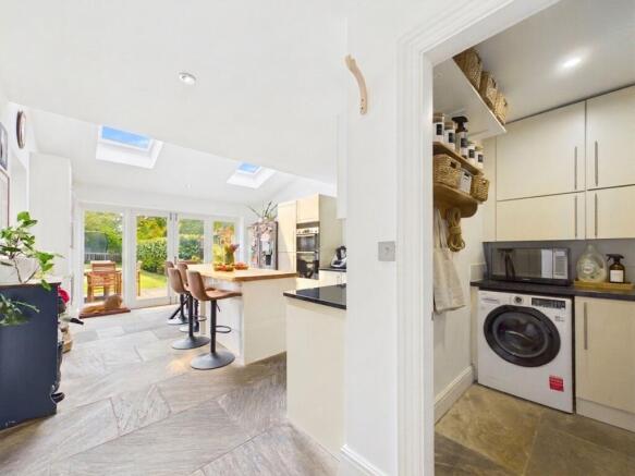 5 bed Semi-Detached for sale Image 9
