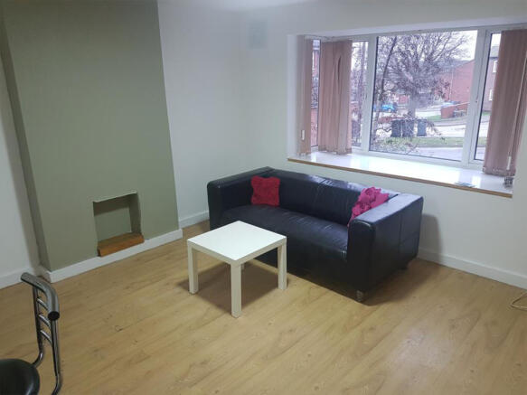 2 bed Flat to rent Image 5