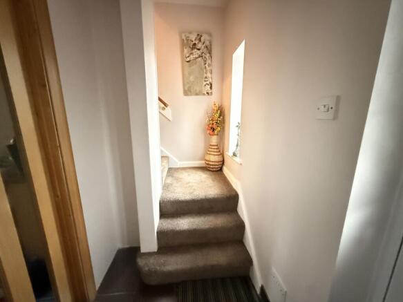 4 bed Semi-Detached for sale Image 9