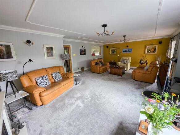 Lounge 1a.jpg
