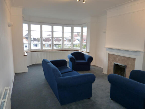 3 bed flat to rent Finchley Road, London NW11 8DD