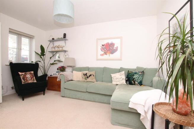 Living Room (2).JPG