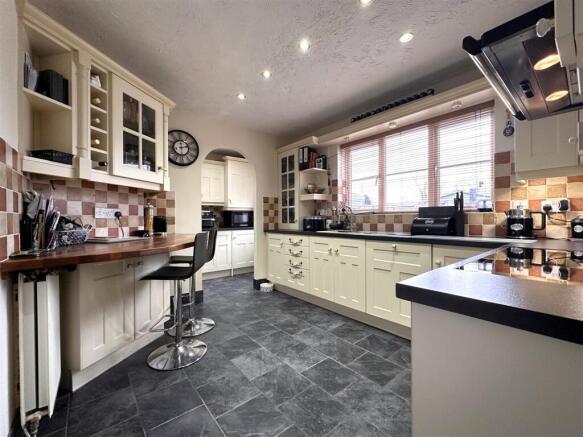 Spacious Breakfast Kitchen 460