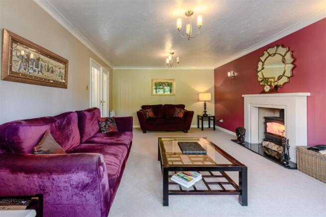 8434024-interior21.jpg
