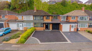 33, Richmond Grove, Wollaston DY8 4SE