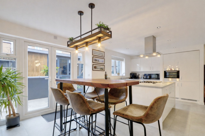 4 bed Detached for sale Image 4