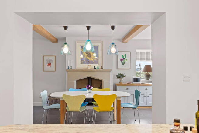 5 bed Detached for sale Image 7