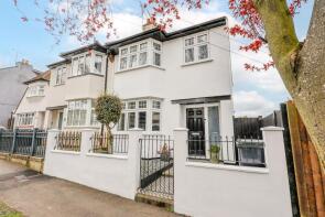 101, Fernleigh Drive, Leigh-on-sea SS9 1LG