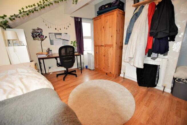 6 bed House to rent Image 11