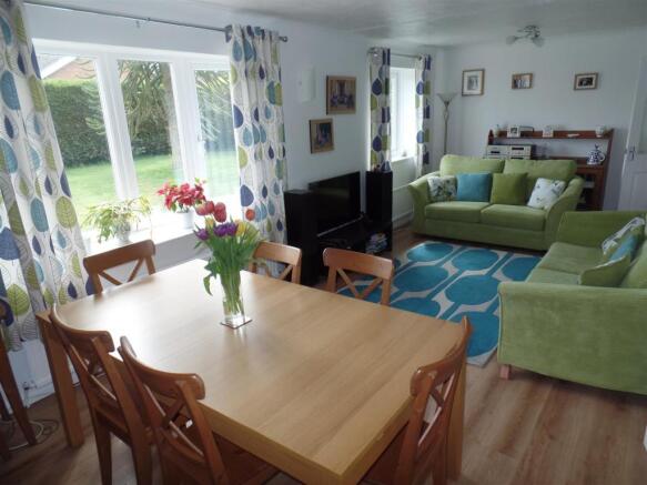 LIVING/DINING ROOM