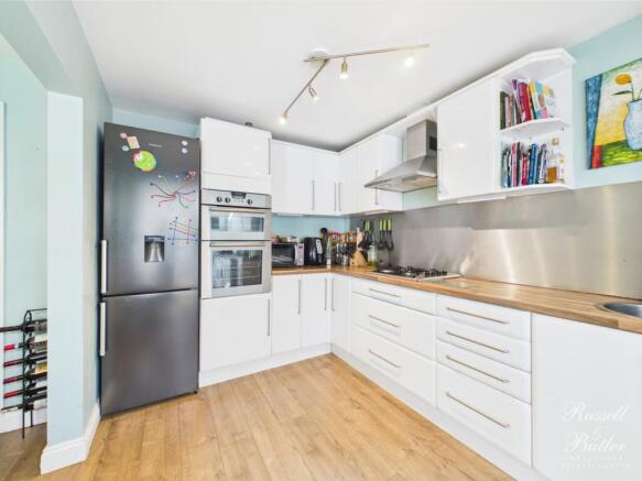 CAM01995G0-PR0308-STILL012