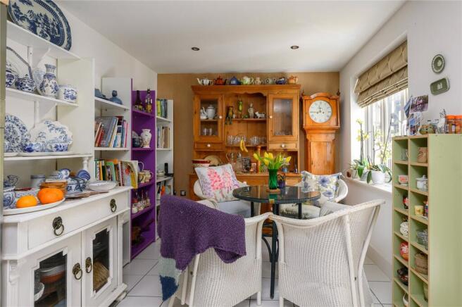 4 bed Semi-Detached for sale Image 9