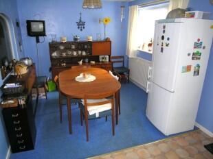 KITCHEN/DINING AREA