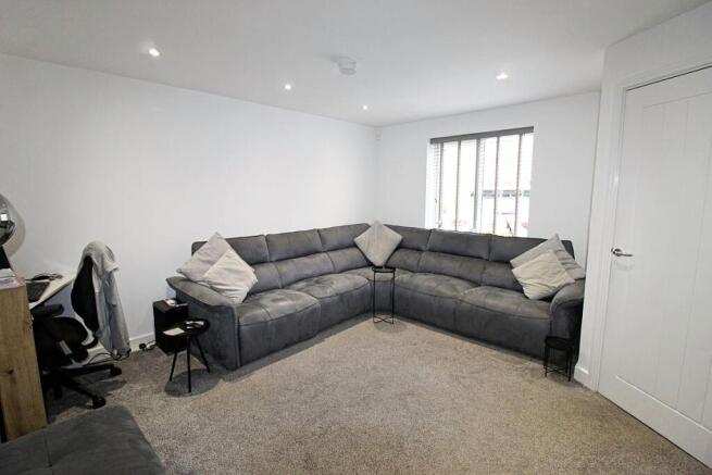 4 bed Semi-Detached for sale Image 6