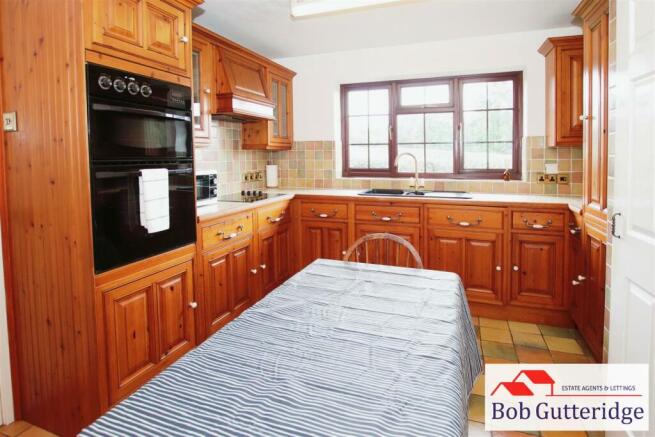 FITTED KITCHEN/DINING ROOM