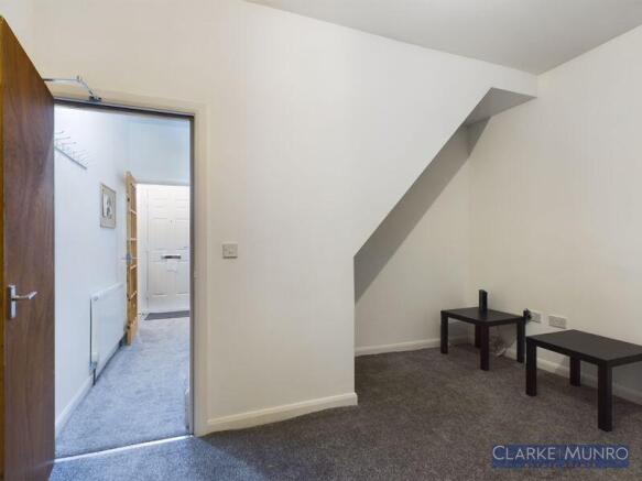 3 bed House Share to rent Image 11