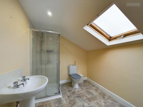 En-Suite To Master Bedroom