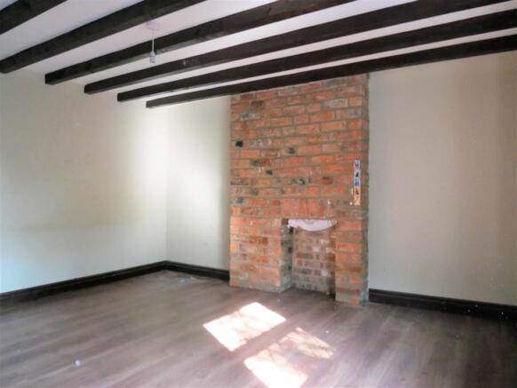 bedroom 1.JPG