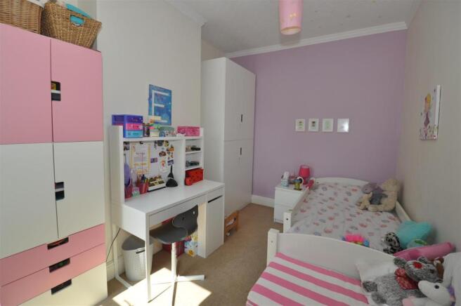Bedroom Two (Middle)