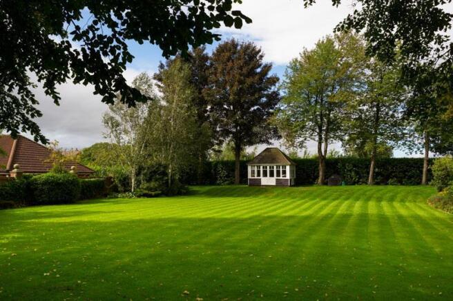 Garden & summer house