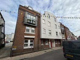 15, 76 Castle Court, Castle Road, Southsea PO5 3AZ