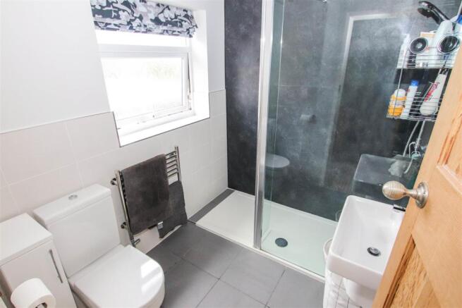 FIRST FLOOR SHOWER ROOM