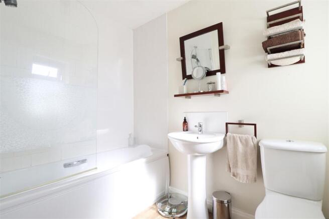 3 bed Link Detached House for sale Image 8