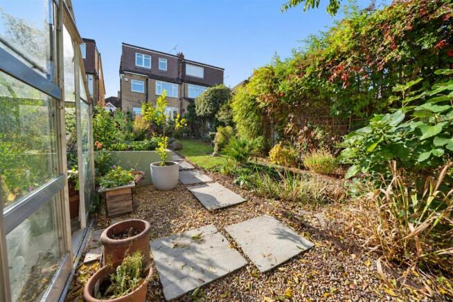 Warwick Way, Croxley Green, Rickmansworth photo 4