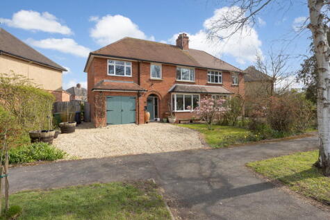 Clarendon Avenue, Trowbridge, Wiltshire, BA14 7BN