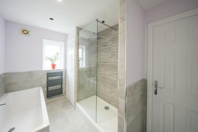 FAMILY BATHROOM / JACK AND JILL ACCESS
