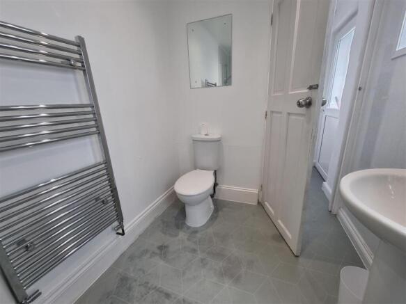 BATHROOM (2).jpg