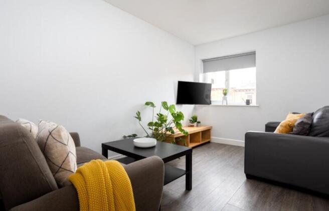 3 bed Flat to rent Image 5
