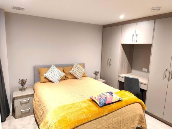 2 bed Apartment to rent Image 4