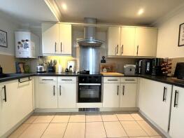 8, 436 Jubilee Place, Prince Avenue, Westcliff-on-sea SS0 0EN