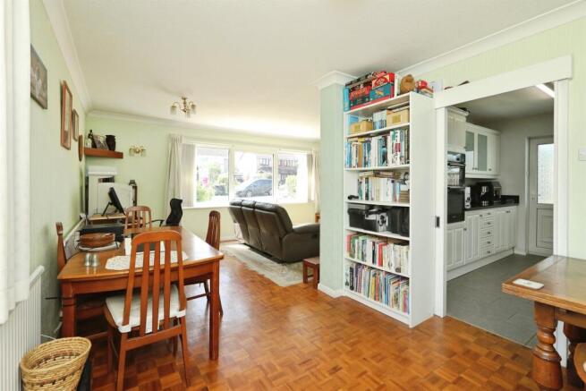 4 bed Detached Bungalow for sale Image 9