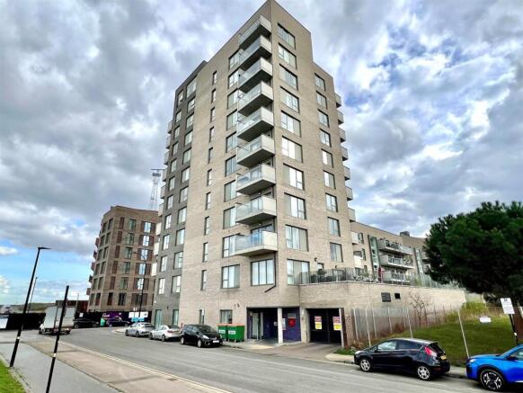 Flat for sale at gallions reach, E16 by barrain lo