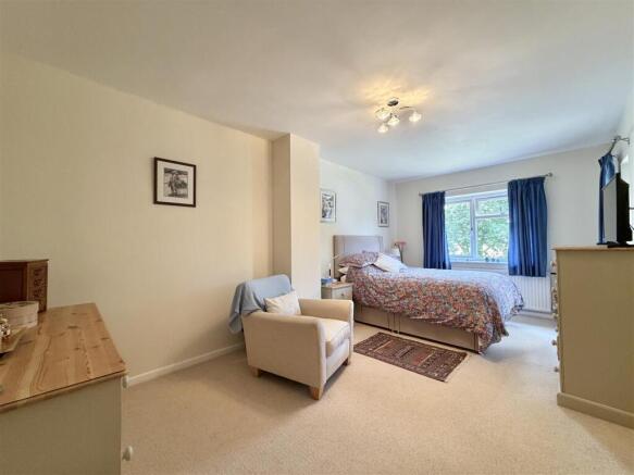 3 bed Semi-Detached for sale Image 12