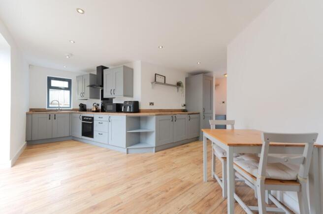 OPEN PLAN KITCHEN, DINER AND LIVING ROOM