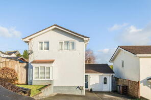 1, Pine View, Gunnislake PL18 9JF