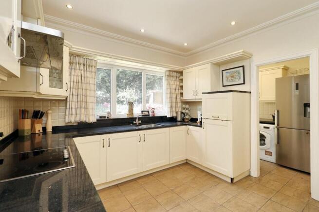 4 bed Detached for sale Image 9