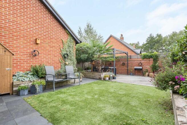Rear garden to pergola
